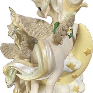 Unicorn Sculpture Home Art Accent

The Hamilton collection